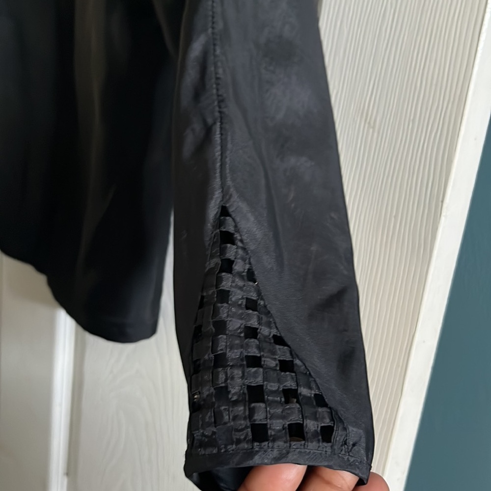 Vintage Shapely Black Blouse size S - Picture 2 of 3